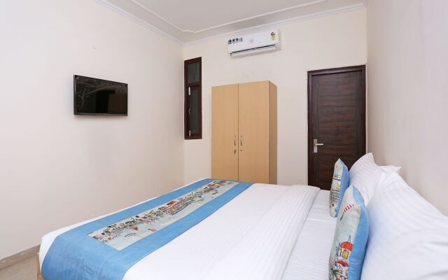 OYO 9381 DLF Cyber City
