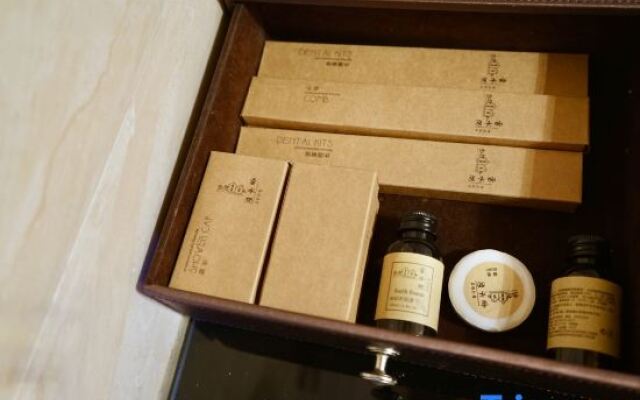 Lugu Lake Cloud - Sea Stacked Courtyard