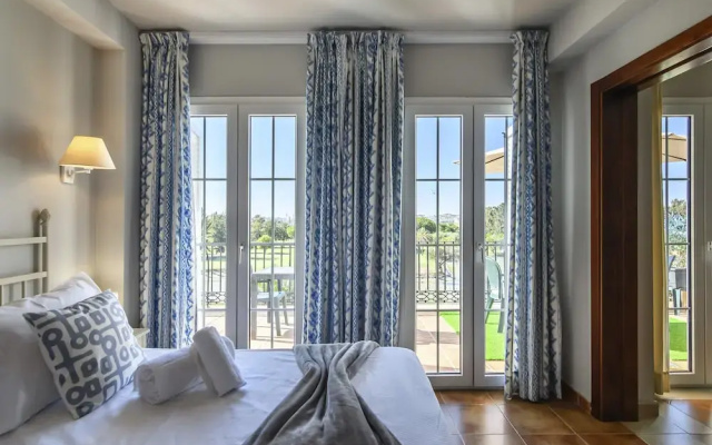 Ideal Apartment With Golf Course Views