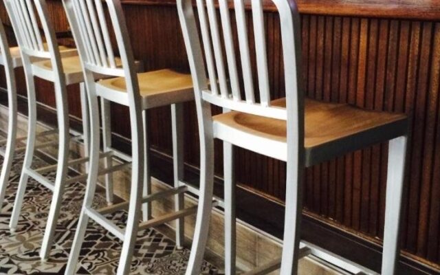 Upper Deck Hotel and Bar - Adults Only