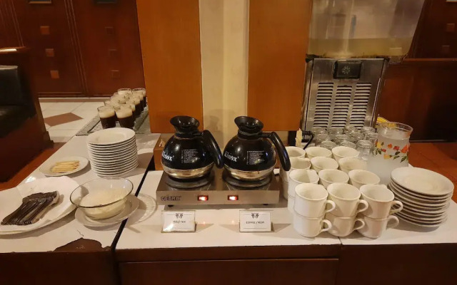Alexander Hotel  Tegal