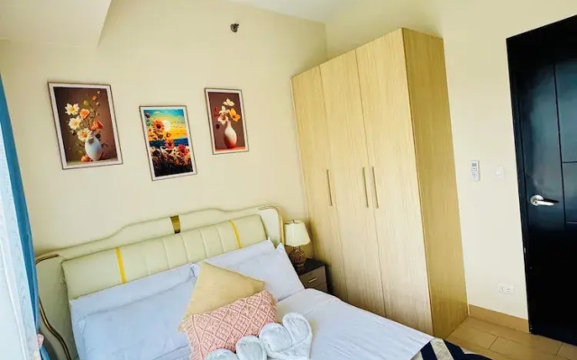 Luxury Staycation beside Okada
