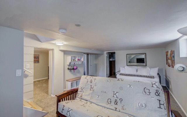 Charming Home Near Highlands Square Park