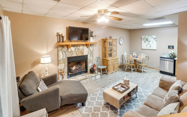 'innsbruck Alpine Getaway' w/ Shared Hot Tub!