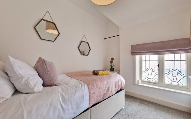 Dysa South Clifton House