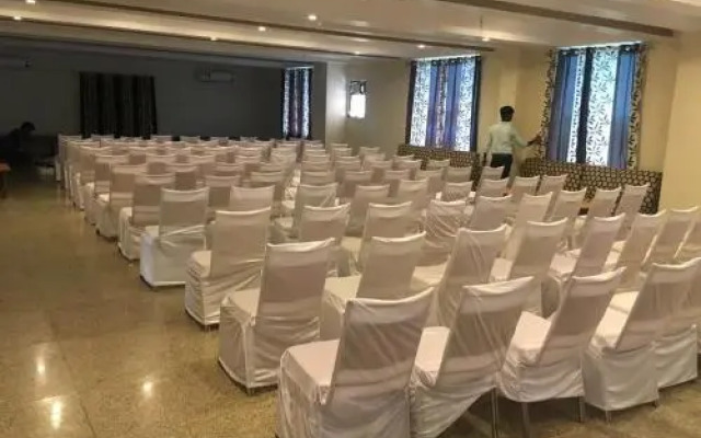 Hotel Sky Inn by OYO Rooms