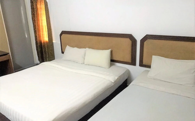 OYO 90465 Pelangi Baru Hotel