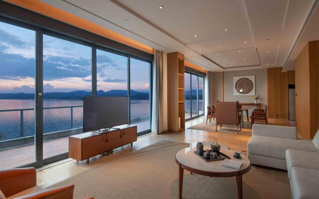 voco Thousand Island Lake by IHG