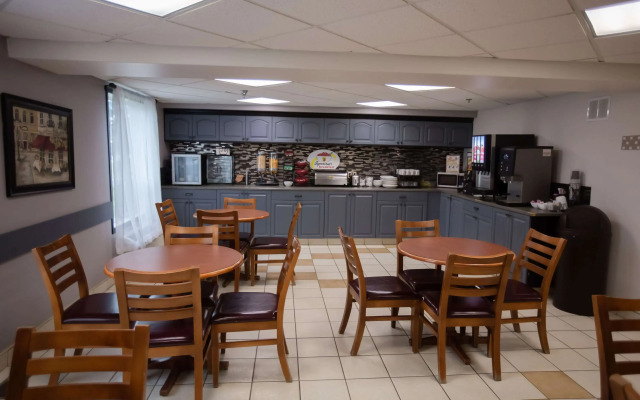 Super 8 by Wyndham Whitecourt