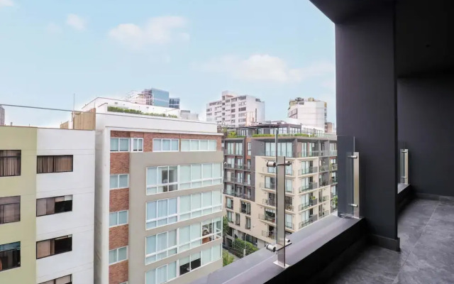 w Elegant 2BR w Balcony Near Larcomar