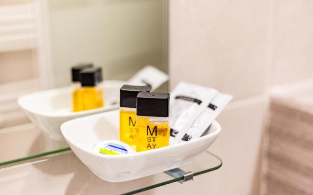 Sunny Studio Apartment