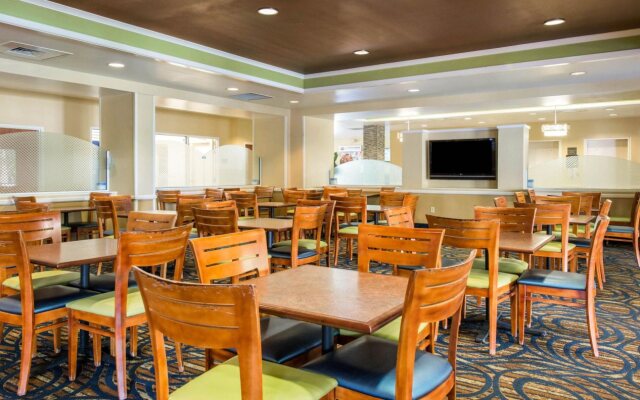 Comfort Inn & Suites Near Universal Orlando Resort - Convention Ctr