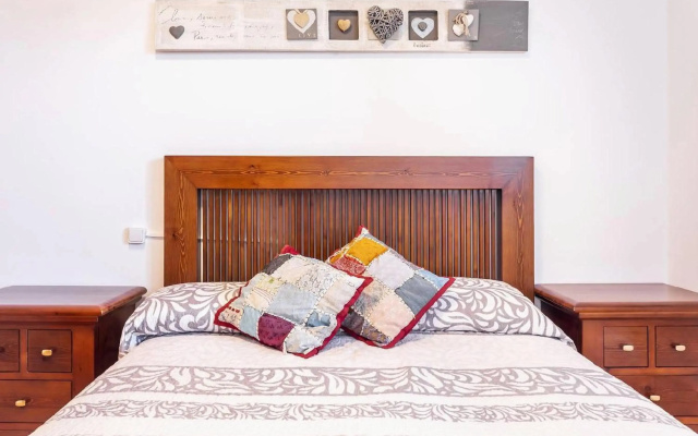 Apartamento con terraza y piscina