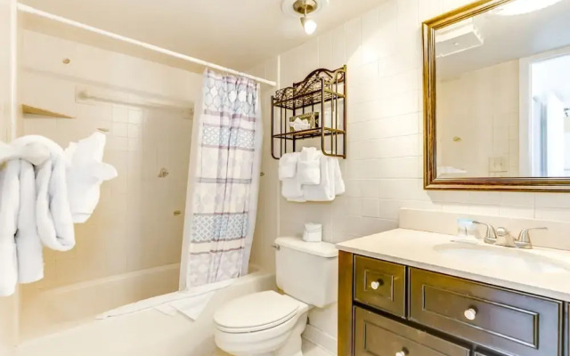 Private 3BR's at Palms by Hosteeva