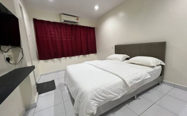 OYO 90994 Hotel Golden Mouse