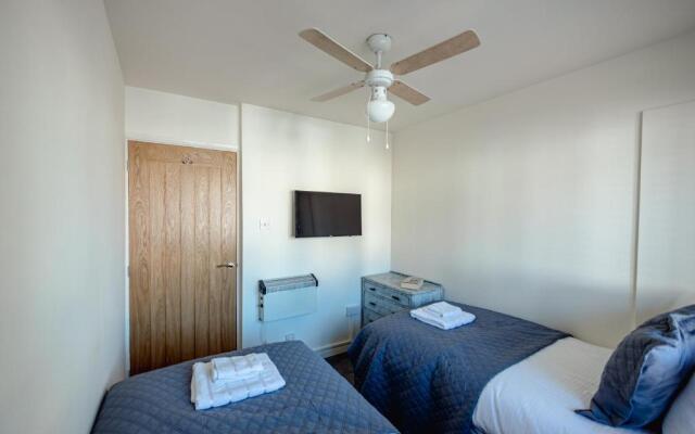 Luxury 2 Bed Room Lake View Apt Bowness Parking