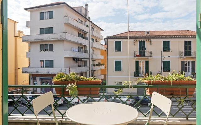 Spacious Apartment in Lavagna near Sea & City Center