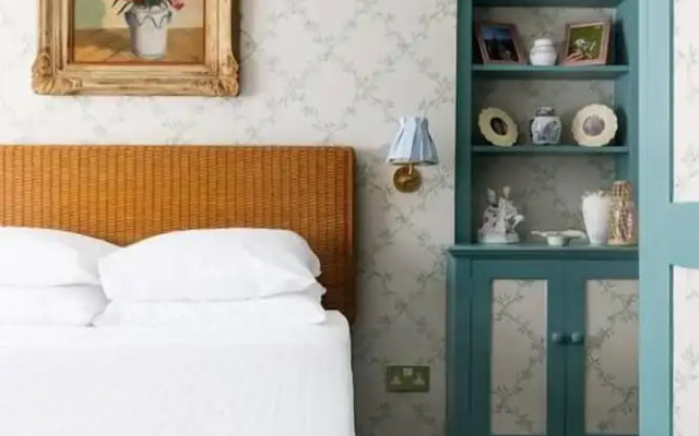 Westbourne Park Road Xvii by Onefinestay