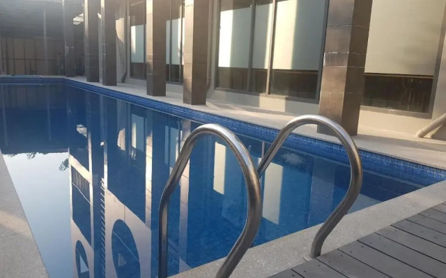 Airport Avenue Hotel