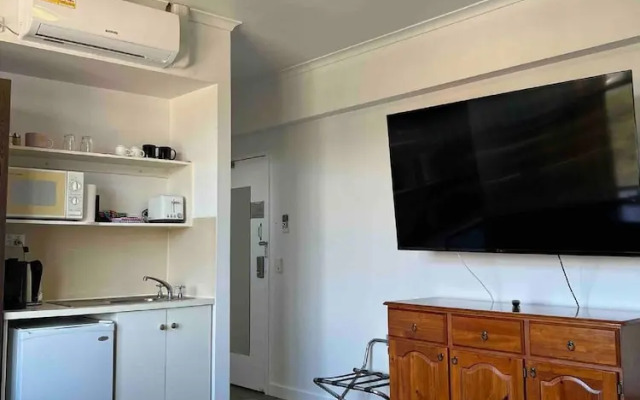 Unwind Adelaide City Studio No 312