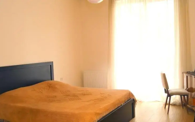 Flat Tamarashvili
