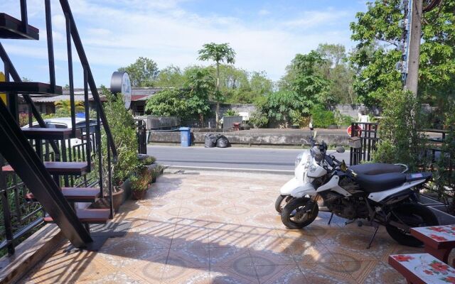 Near Beach Hostel - Adults Only
