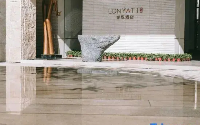 Lonyatt Hotel