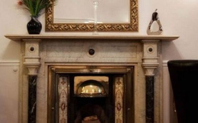 Eliot House Hotel
