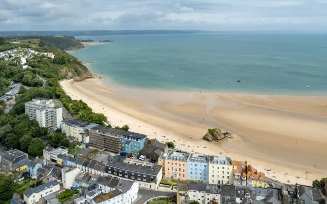 3 Croft House - Beach Front Sea Views Parking