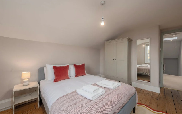 VESTO Three Bedroom Apartment in Clapham