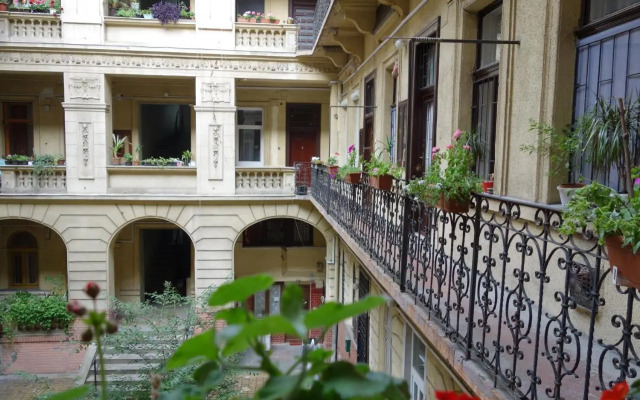 Vivid Csengery Apartment