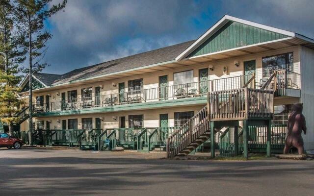 Cabins of Mackinaw