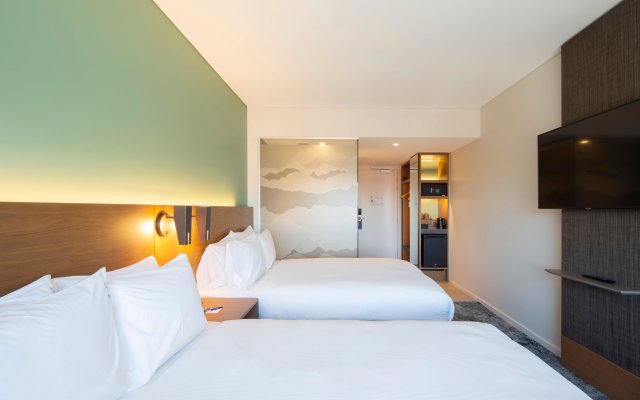 Holiday Inn Express And Suites Queenstown, an IHG Hotel