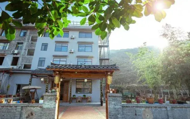 Yinxian Baicaotang (Jianhe 2nd Road)
