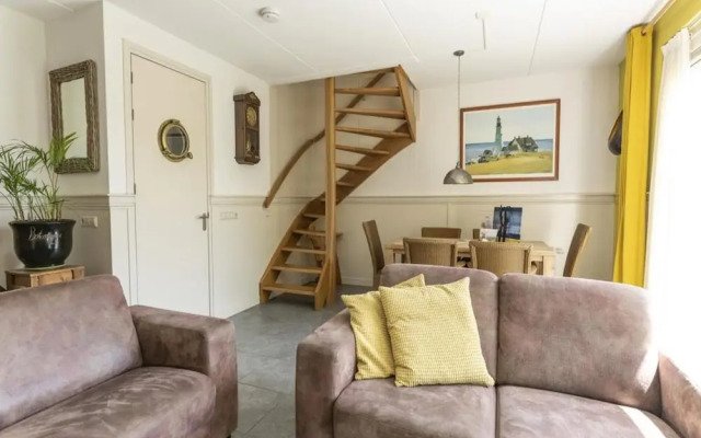 Detached 6 Pers Holiday Home