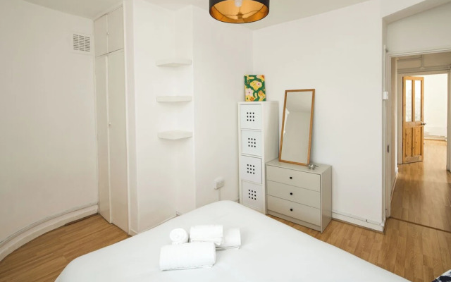 Stylish 2BD Flat with Balcony Near Stepney Green