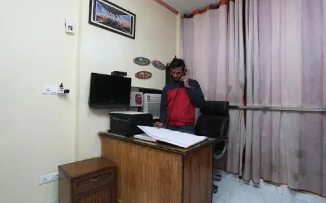 Sai Rajender Guest House by OYO Rooms