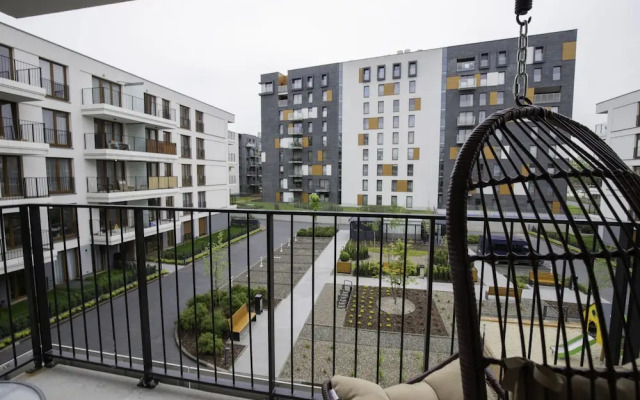 Glass House Hot Tub Apartments