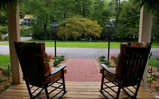 Brookside Mountain Mist Inn