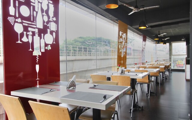 OYO 7669 The Trinitywood Hotel