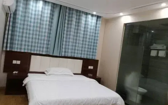 Huangmei Lvyin Business Hotel