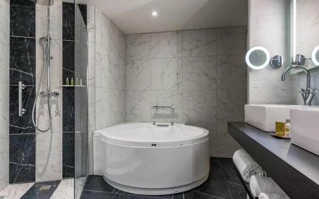 Doubletree By Hilton Carcassonne