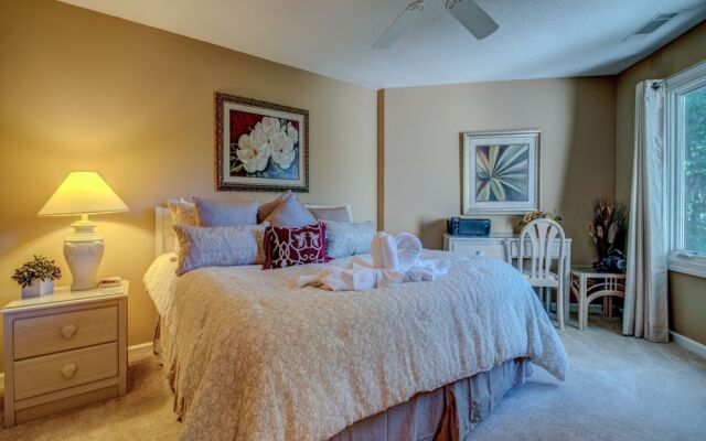 Colonnade Club 200 by Vtrips