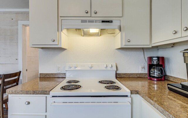 Flirtly Flamingo Rp203a 2 Bedroom Duplex by RedAwning