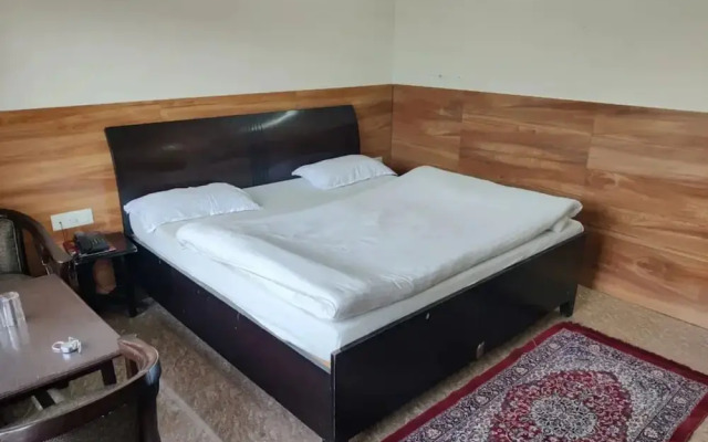 Goroomgo Sangita Paradise Nainital