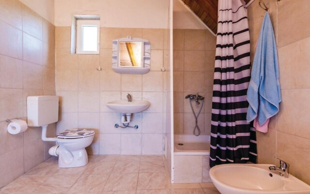 Nice Home in Sreser With Wifi and 2 Bedrooms