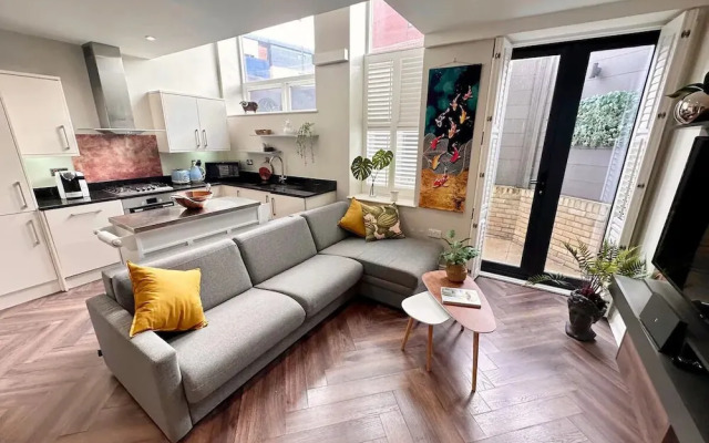 Stylish modern flat in SW London