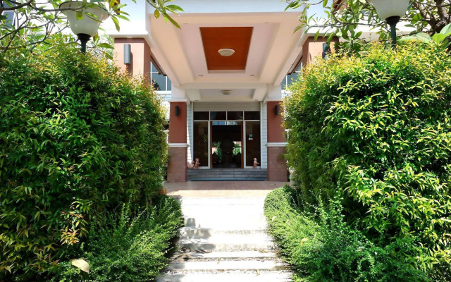 Lek Villa