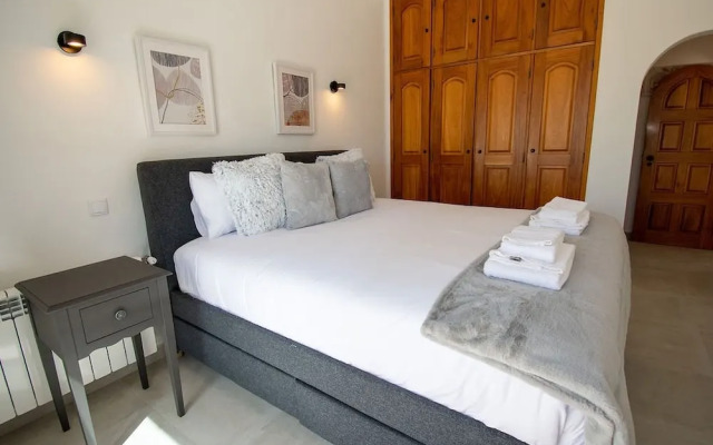 Pomba Beautifully Renovated With Heated Pool