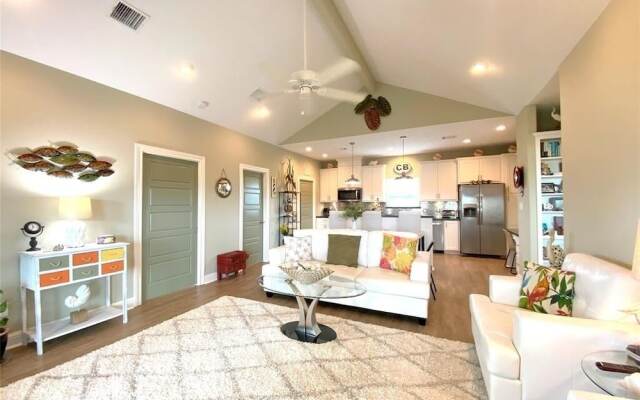 Sea Beauty 3 Bedroom Home by RedAwning